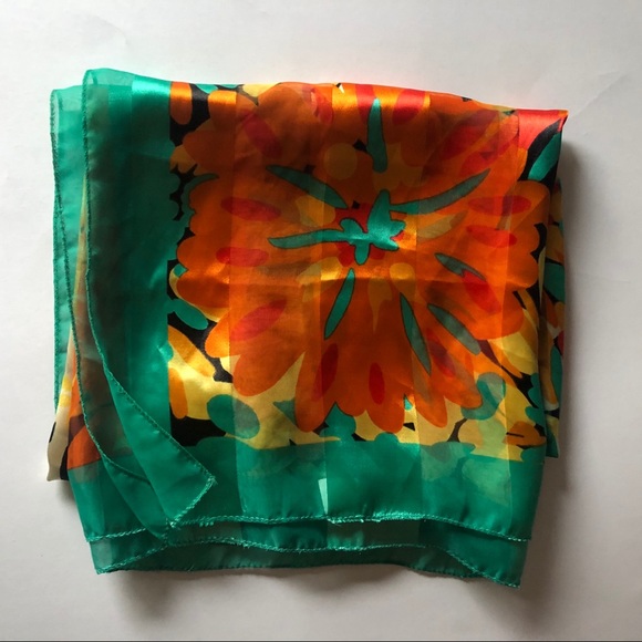 Vintage Accessories - VINTAGE Printed Square Scarf